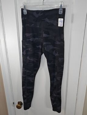 Athleta Dark "Ultimate Camo" High-Rise 7/8 Leggings